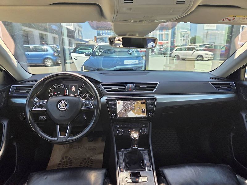 Škoda Superb (2015) 1.4 TSI Style Plus - fotka 17 z 53