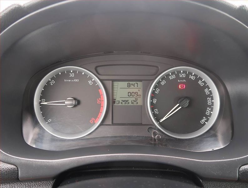 Škoda Roomster (2009) 1.4 TDi, nová STK - fotka 11 z 13