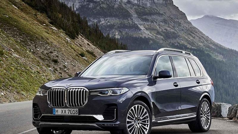 BMW X7 vs. Mercedes GLS vs. Volvo XC90 vs. Audi Q7