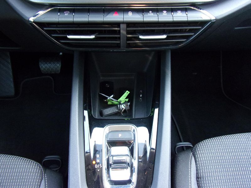 Škoda Octavia 2.0TDi DSG 142 000KM FULL VIRT - fotka 12 z 22
