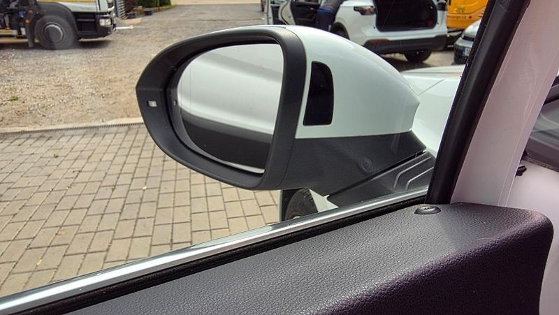 Volkswagen Golf (2024) 2.0 TDI 110kW DSG7 Style TZ - fotka 10 z 35