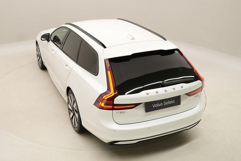 Volvo V90 T6 AWD RECHARGE DARK PLUS - fotka 18 z 60