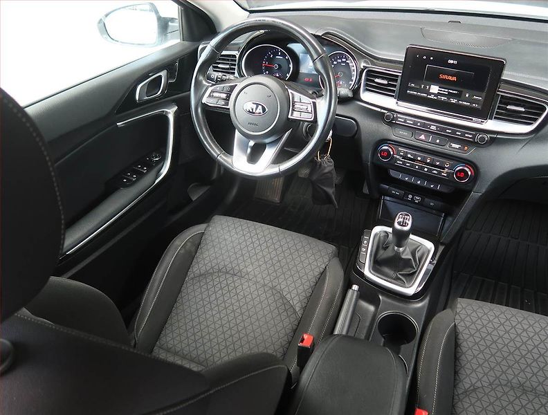 Kia Ceed (2019) 1.6 CRDi, Navi, Tempomat - fotka 7 z 18