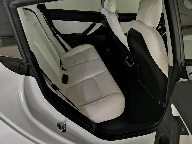 Tesla Model 3 (2021) 377KW Performance 39tkm DPH  - fotka 16 z 28