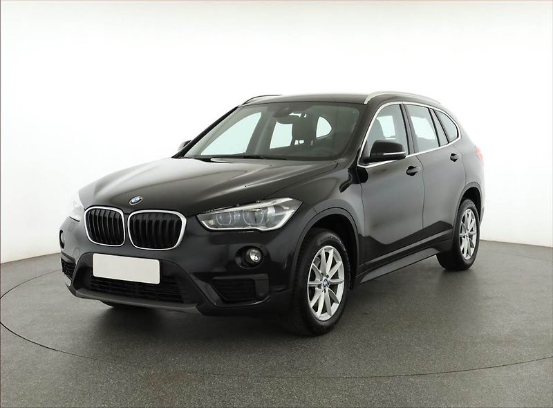 BMW X1 (2019) sDrive18d, Automat, Serv.kniha - fotka 2 z 18