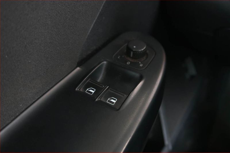 Volkswagen Passat (2007) 1.6 FSI, po STK, pěkný stav - fotka 13 z 13