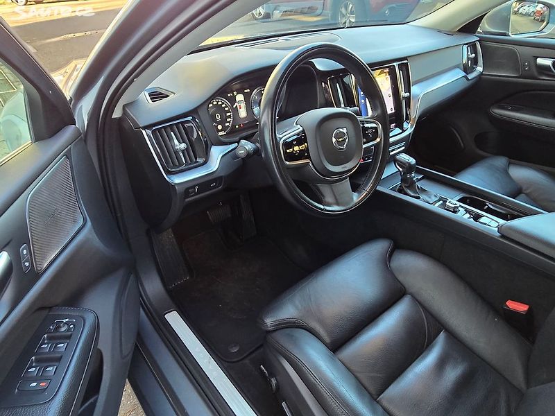 Volvo V60 (2020) 2.0 D4 AWD 4x4 Automat - fotka 21 z 37
