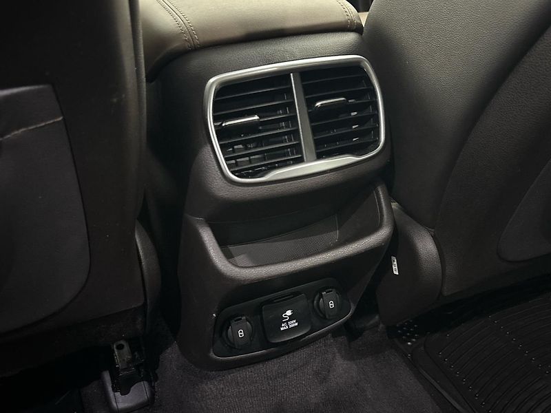 Hyundai Santa Fe Premium Luxury 4x4 AT - fotka 22 z 33