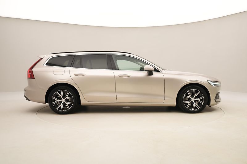 Volvo V60 B4 CORE AUT CZ - fotka 13 z 58