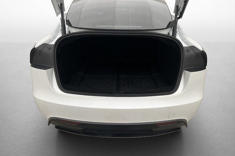 Tesla Model 3 Performance AWD - fotka 26 z 29