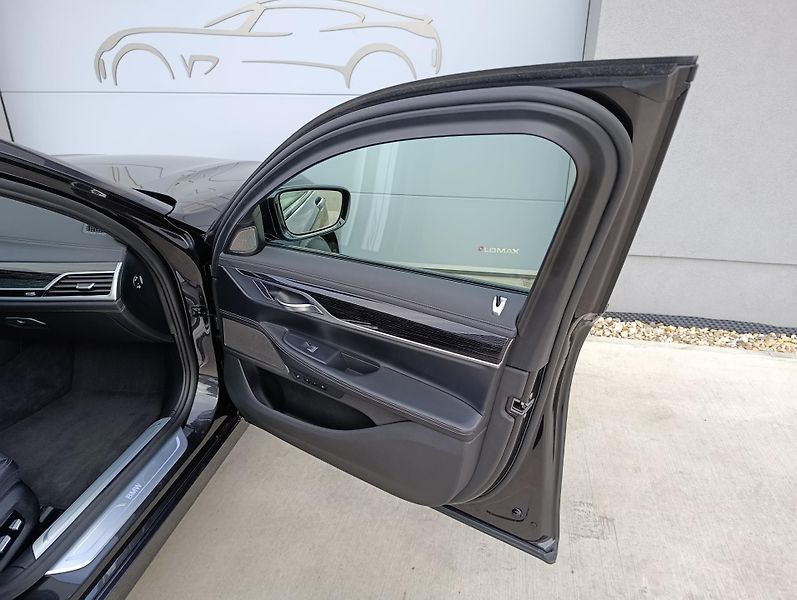 BMW Řada 7 740d xDRIVE DPH - fotka 39 z 42