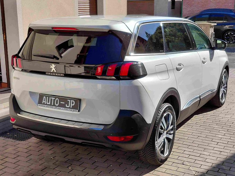 Peugeot 5008 1,2PT EAT8 ALLURE - fotka 3 z 21