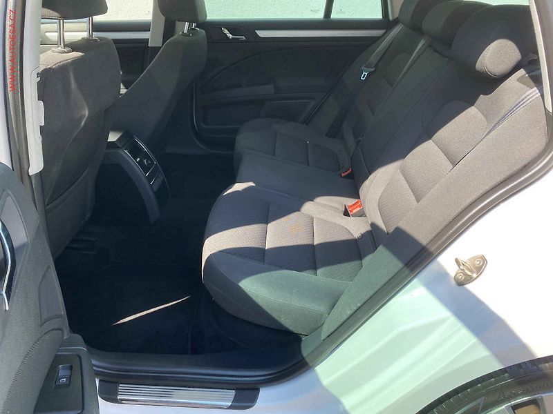Škoda Superb (2015) 1.6 TDi, Ambition, TZ, panor - fotka 10 z 17