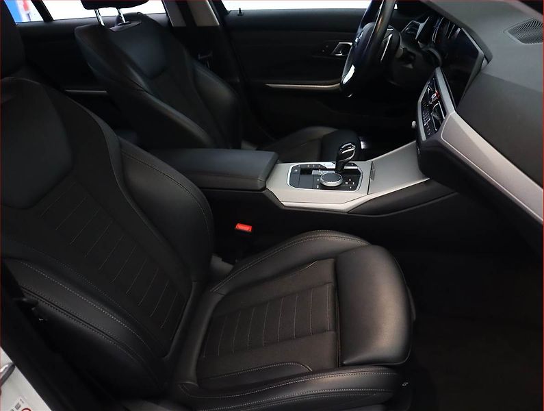 BMW Řada 3 (2020) 330 i, ČR, A/T, Kůže, Serviska - fotka 7 z 16