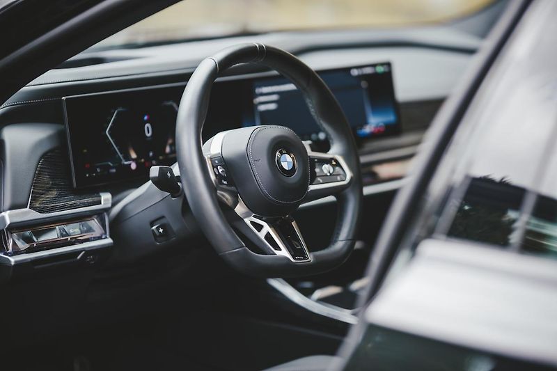 BMW Řada 7 (2023) 740d xDrive  - fotka 17 z 45