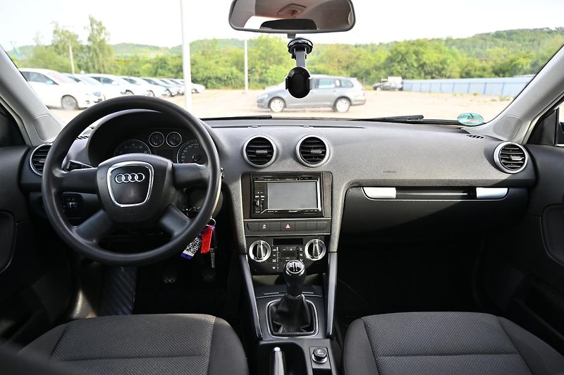 Audi A3 1.6MPI  75KW Sportback 6/2012 - fotka 11 z 26