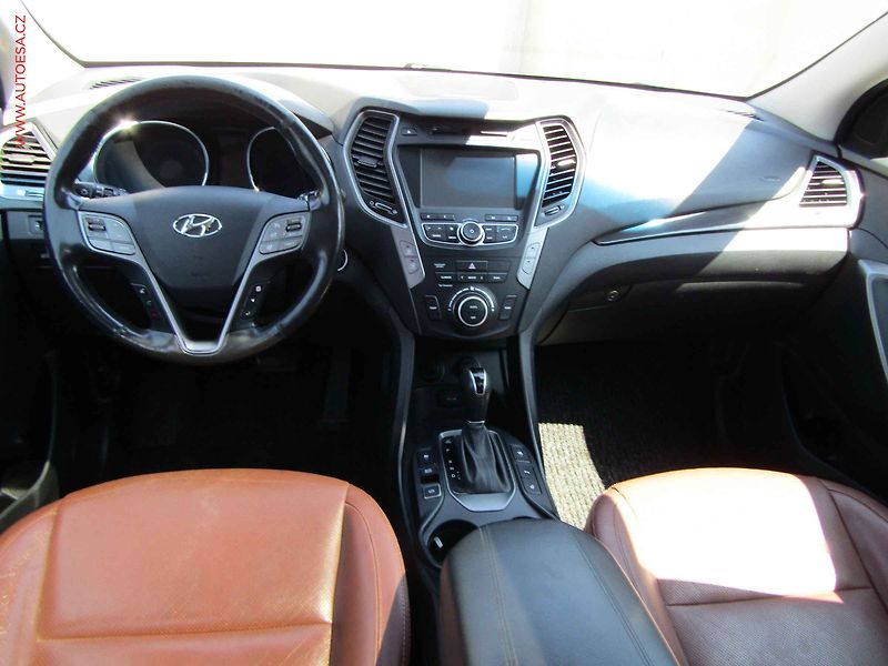 Hyundai Santa Fe (2015) 2.2 CRDi 4x4, AT, panor - fotka 8 z 25