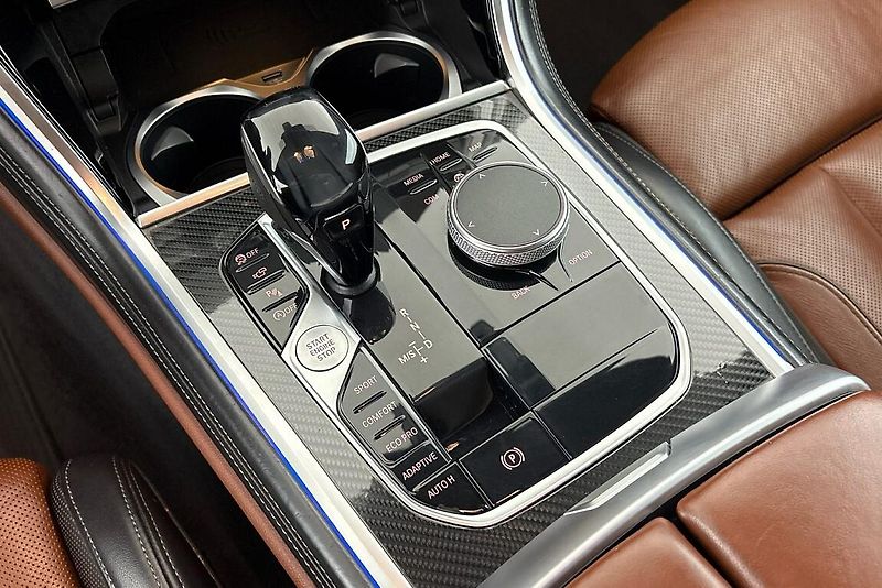 BMW Řada 8 840d xDrive - fotka 23 z 25