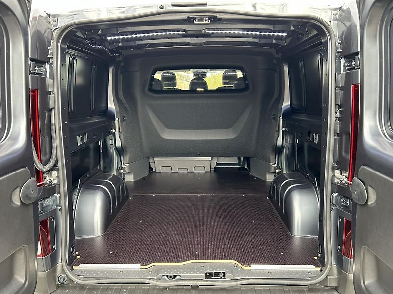 Renault Trafic (2026) CREW VAN L2H1 150k RED 5 míst - fotka 11 z 37