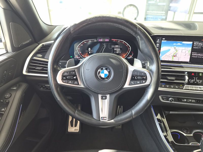 BMW X5 xDrive40i - fotka 20 z 33