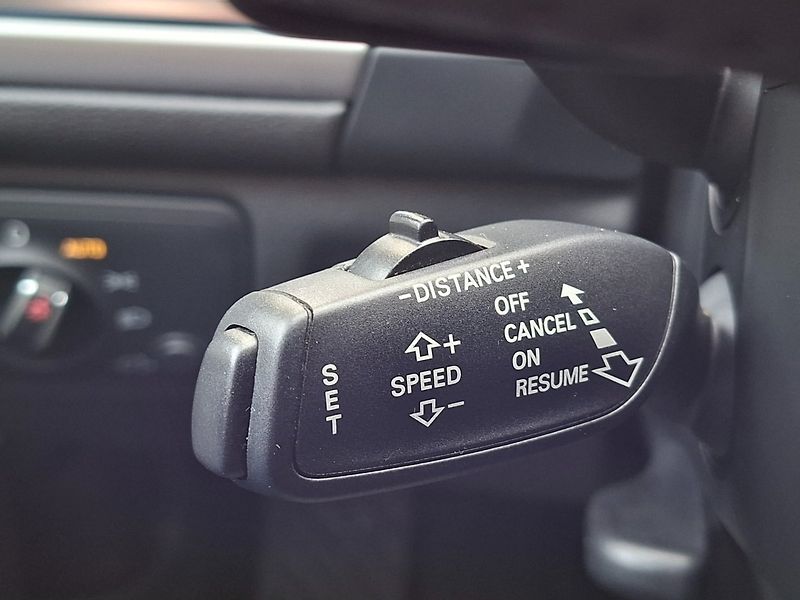 Audi A6 Allroad (2014) 3.0TDI 150kW S-TRONIC -VÝBAVA - fotka 22 z 47