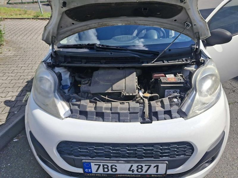 Peugeot 107 1,0 7B64871 - fotka 9 z 17