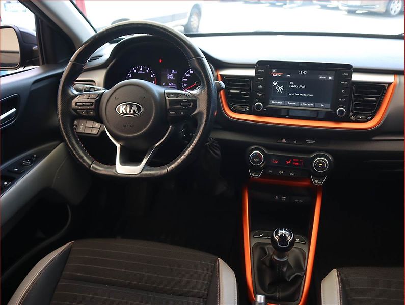 Kia Stonic (2018) 1.25 CVVT, Xenony, Tempomat - fotka 7 z 18