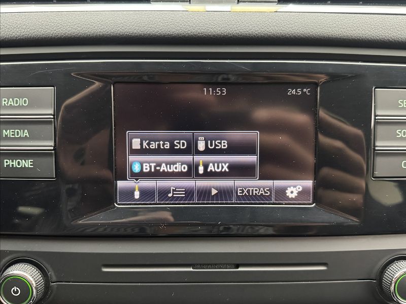 Škoda Octavia 1,6 TDi DPH KLIMA SENZORY ČR - fotka 12 z 30