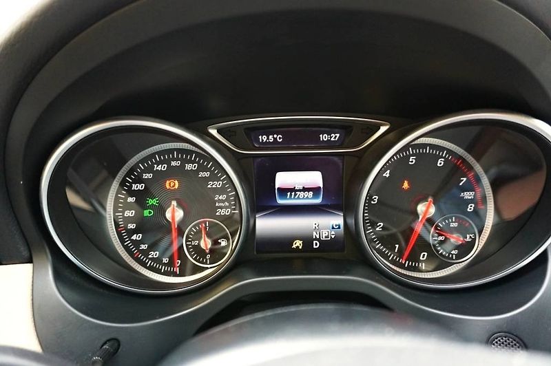 Mercedes-Benz GLA (2018) 2,0 220 135 kW - fotka 51 z 60
