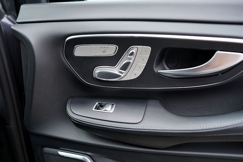 Mercedes-Benz Třídy V V300dL AMG/Burm/ČR/240 PS/6mís - fotka 21 z 50