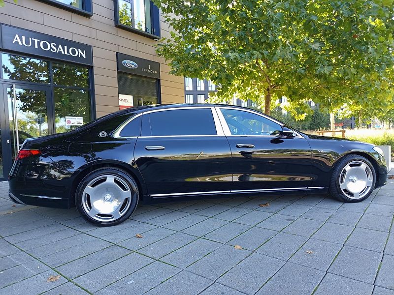 Mercedes-Benz Třídy S (2022) MAYBACH S 680, V12 - fotka 2 z 48