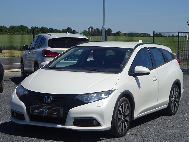 Honda Civic 1.8 i-VTEC 104kW TOURING - fotografie inzerátu