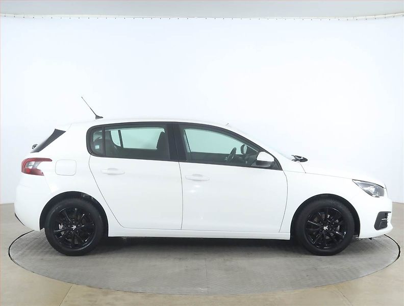 Peugeot 308 (2018) 1.5 BlueHDi, Navi, Tempomat - fotka 6 z 17