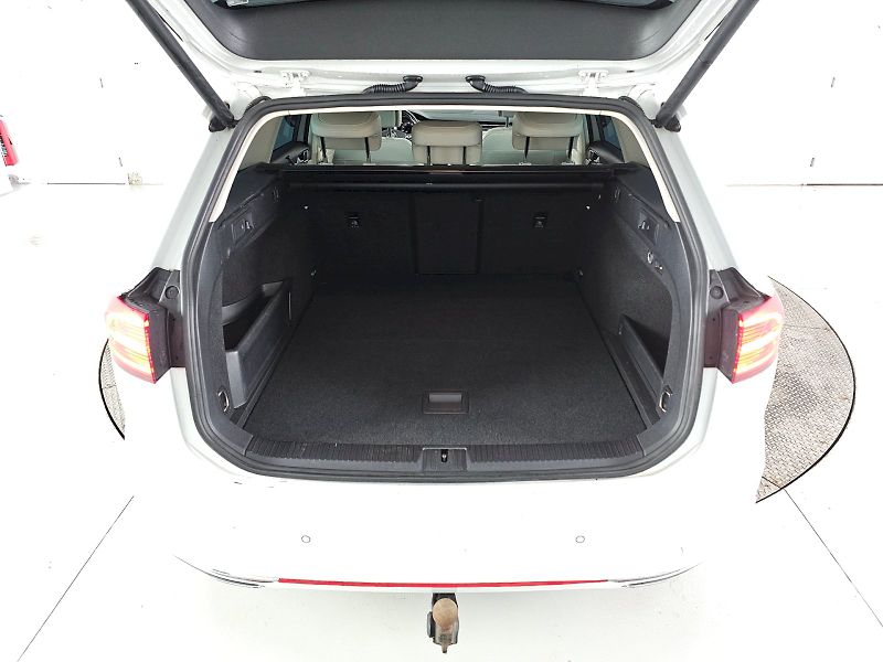 Volkswagen Passat (2018) 2.0TDI 140kW DSG R-line DSG 4x - fotka 35 z 35