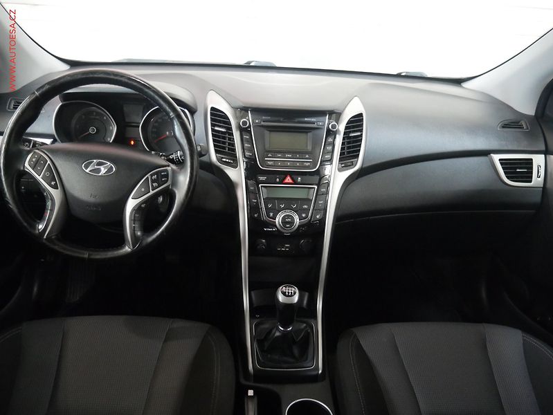 Hyundai i30 (2015) 1.6CRDi, ČR, autoAC - fotka 8 z 17