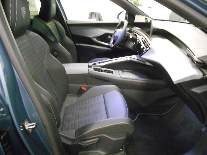 Peugeot 5008 (2026) GT Hybrid 145 e-DCS6 - fotka 7 z 9
