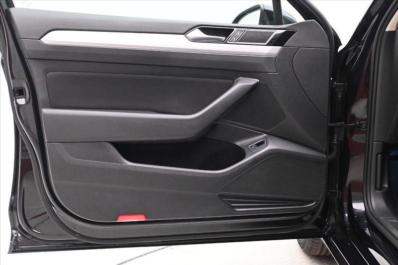 Volkswagen Passat 2,0 TDI 110 kW COMFORTLINE Zár - fotka 22 z 28