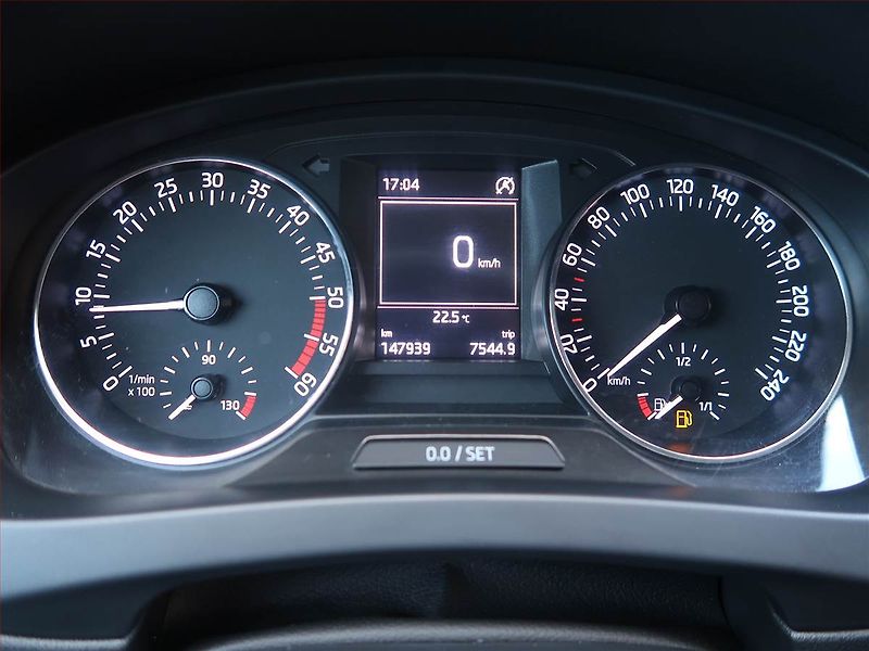 Škoda Rapid (2015) 1.6 TDI, Tempomat - fotka 11 z 16