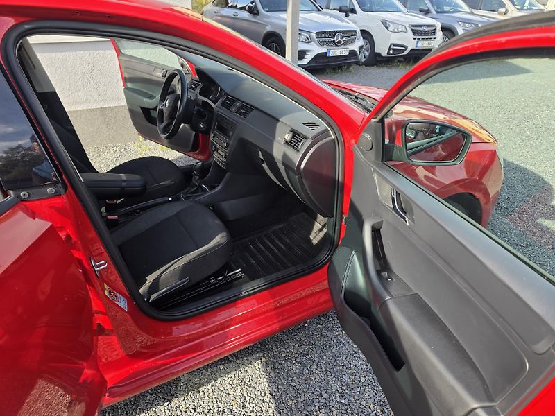 Škoda Rapid 1.2 TSI 6ti rychlostní  - fotka 9 z 17