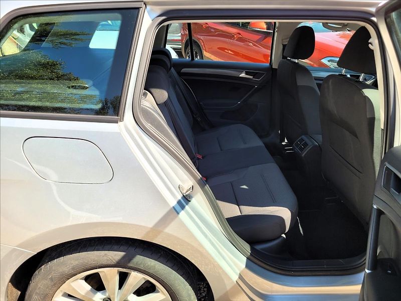 Volkswagen Golf 1,0 TSI,navi,digiklima,acc,alu - fotka 16 z 50