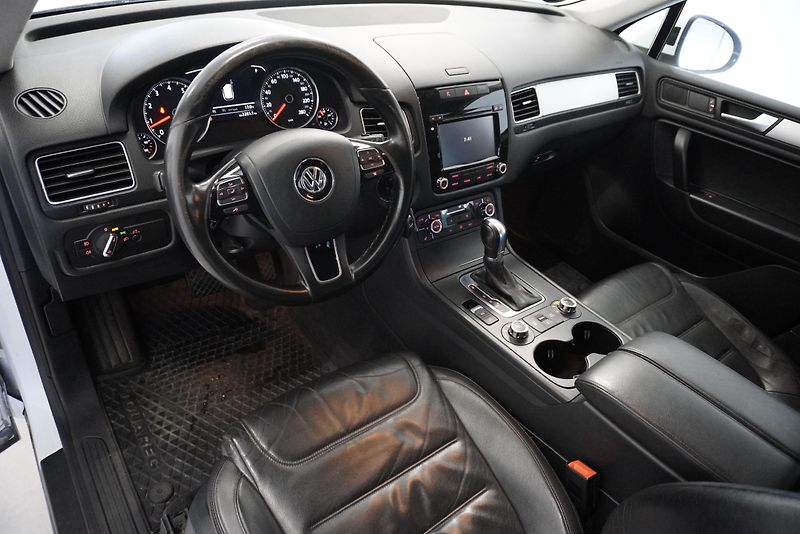 Volkswagen Touareg (2013) 3,6 V6 FSI AUTOMAT 4X4 KŮŽE - fotka 20 z 31