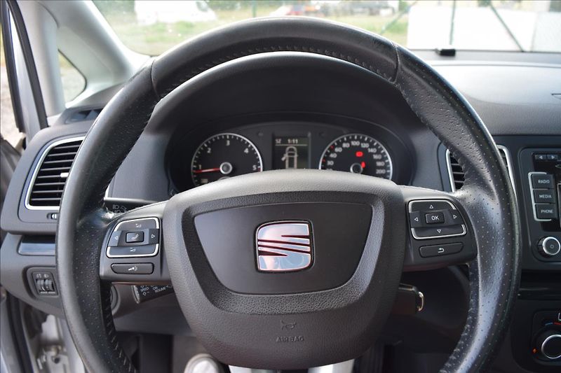 Seat Alhambra 2,0 TDI 100KW 7MÍST TOP VÝBAVA - fotka 42 z 50