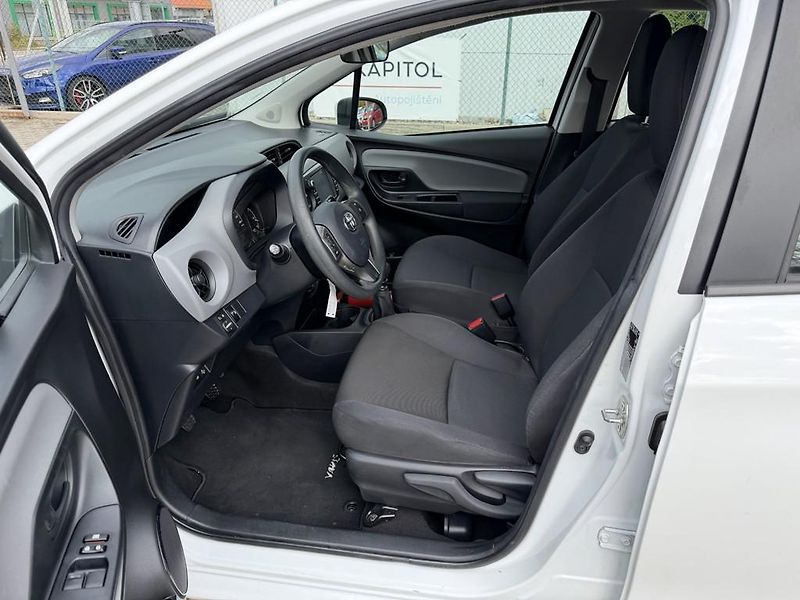 Toyota Yaris 1.5i 82 kW navi. serviska - fotka 6 z 18