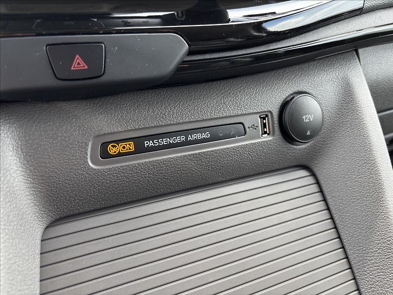 Ford Tourneo Custom 2,0 EcoBlue Titanium X 136kW - fotka 36 z 45