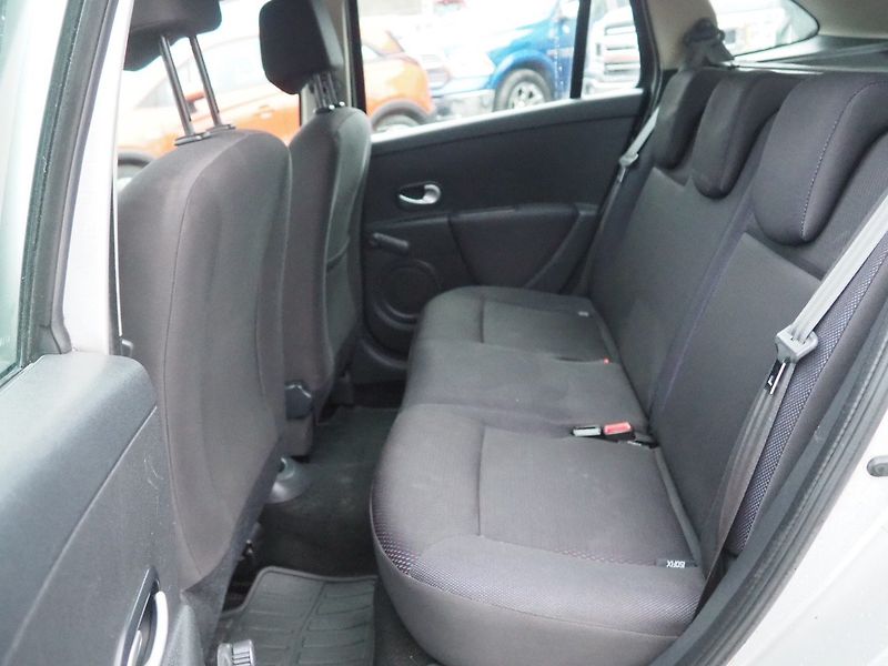 Renault Clio (2008) 1.5 dCi 63 kW - fotka 12 z 30