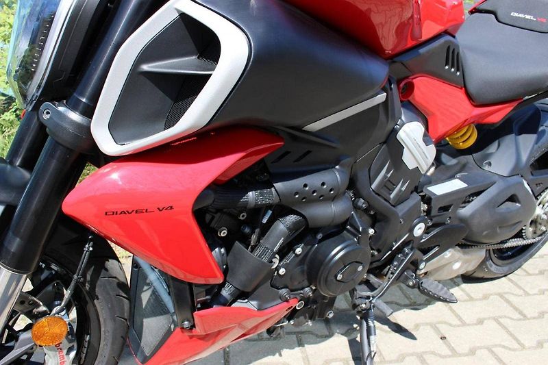 Ducati Diavel (2023) V4 RED 2023 - fotka 7 z 10