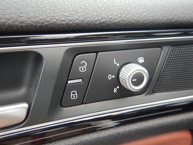 Volkswagen Touareg 3.0 TDI V6, 4x4, DSG - fotka 18 z 31