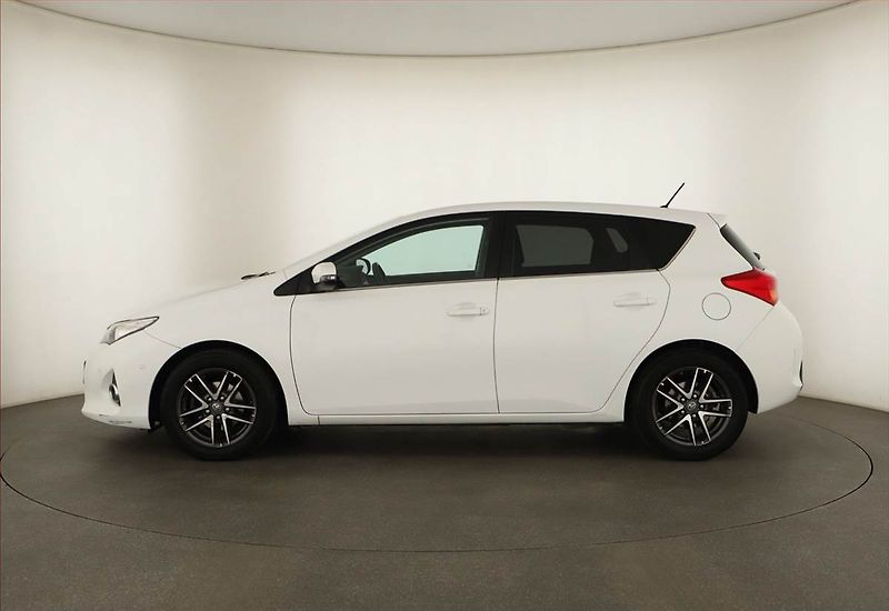 Toyota Auris (2015) 1.6 Valvematic, ČR,1.maj - fotka 3 z 17