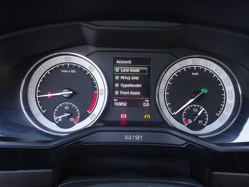 Škoda Superb (2016) 2,0 TDi/ 110kW  DSG  L&K - fotka 15 z 29