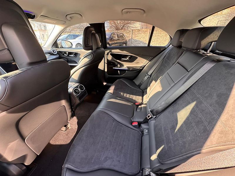 Mercedes-Benz Třídy C (2025) C 220 d 4MATIC - fotka 12 z 23